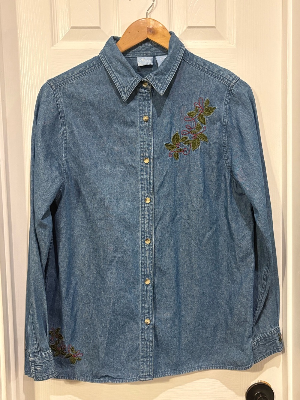 Holiday Editions Denim Shirt Womens M Holly Embroidered Christmas Vintage